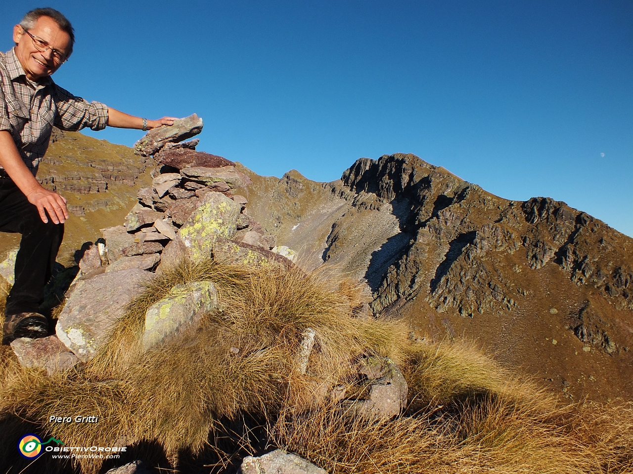 02 Sulla cima più alta dei Tre Pizzi (2167 m).JPG